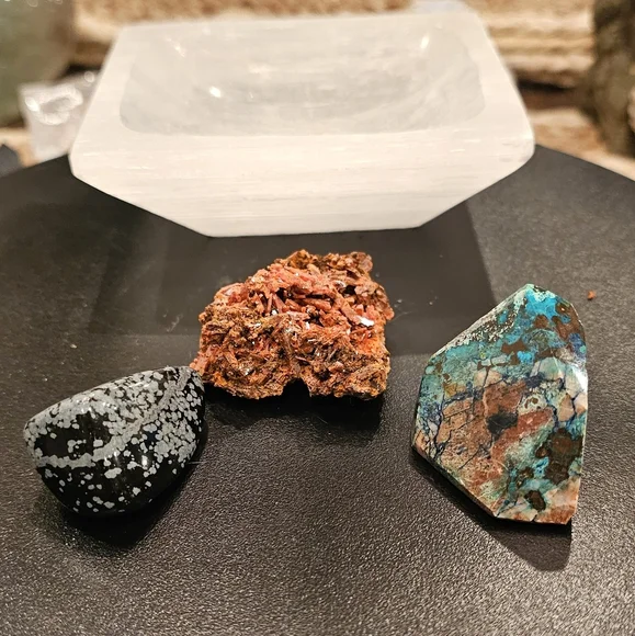 High Quality Crystal Specimen Bundle Vanadinite, Phoenix, Jasper/Selenite Dish